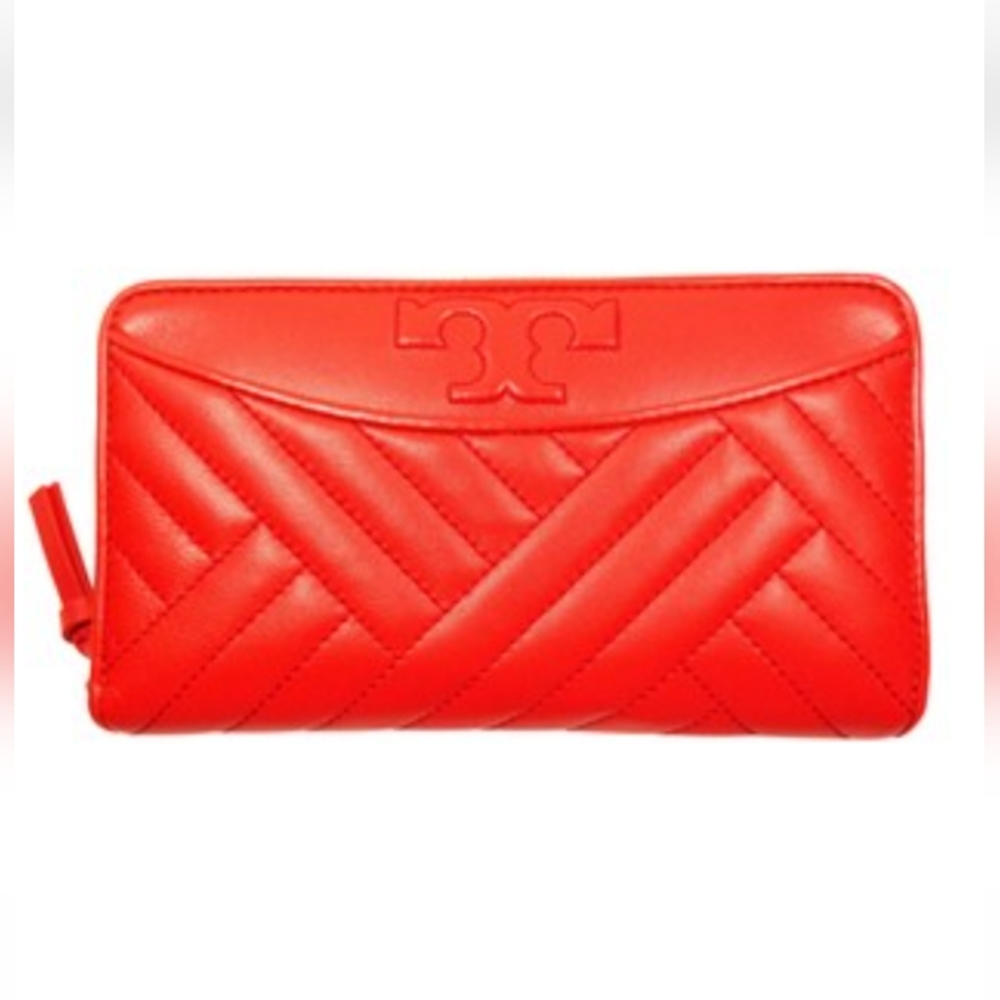 Tory Burch Alexa Quilted Wallet NWT and duster